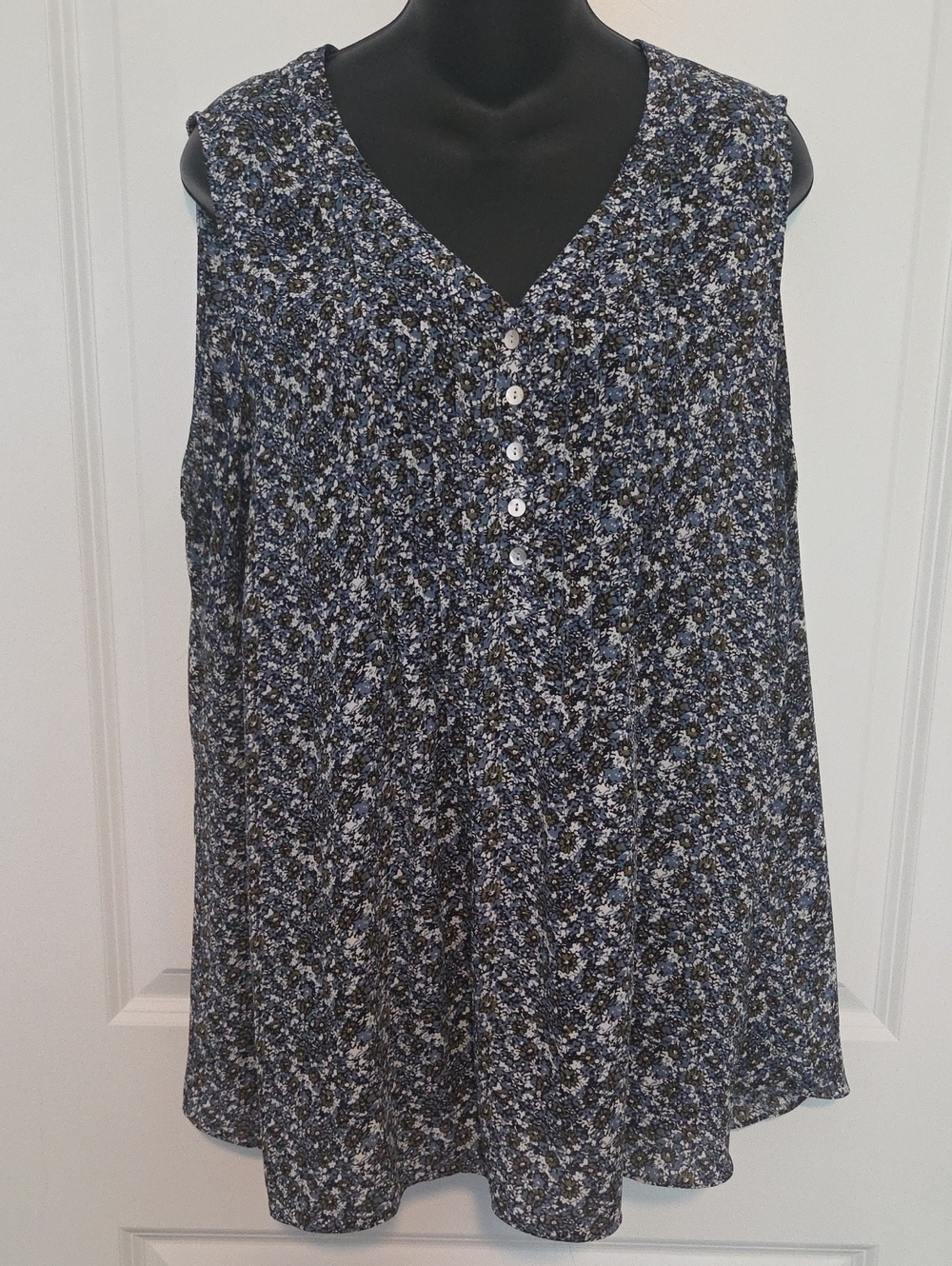 Rose & Olive Navy and White Floral V-Neck Button Tank 1X